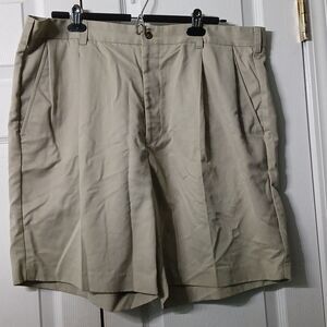 Izod  tan pleated front shorts  Sz 40 NWOT